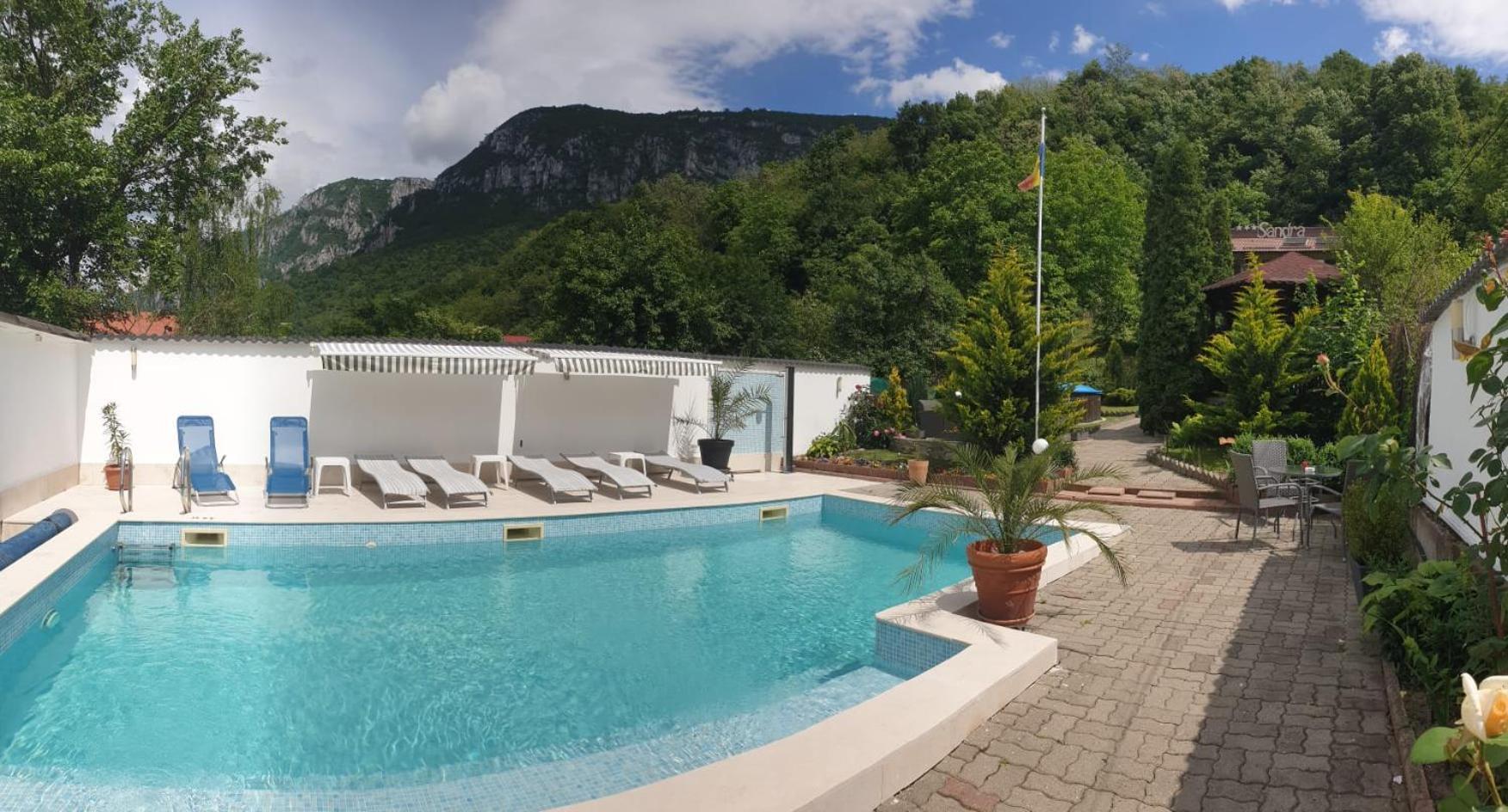 Cazare Casa Sandra Băile Herculane エクステリア 写真